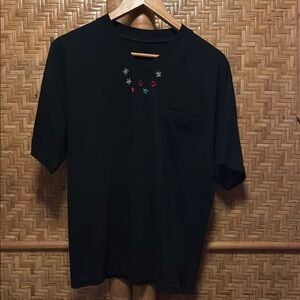Black vintage gemstone vneck tee medium